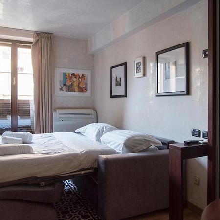 Youhosty - Duomo Studio Apartment Милан Экстерьер фото
